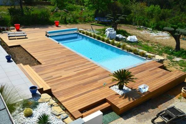 pose terrasse bois autour piscine coque